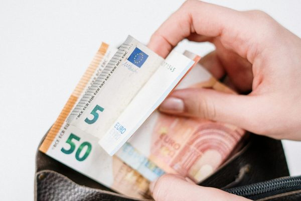 pexels-cottonbro-3943735